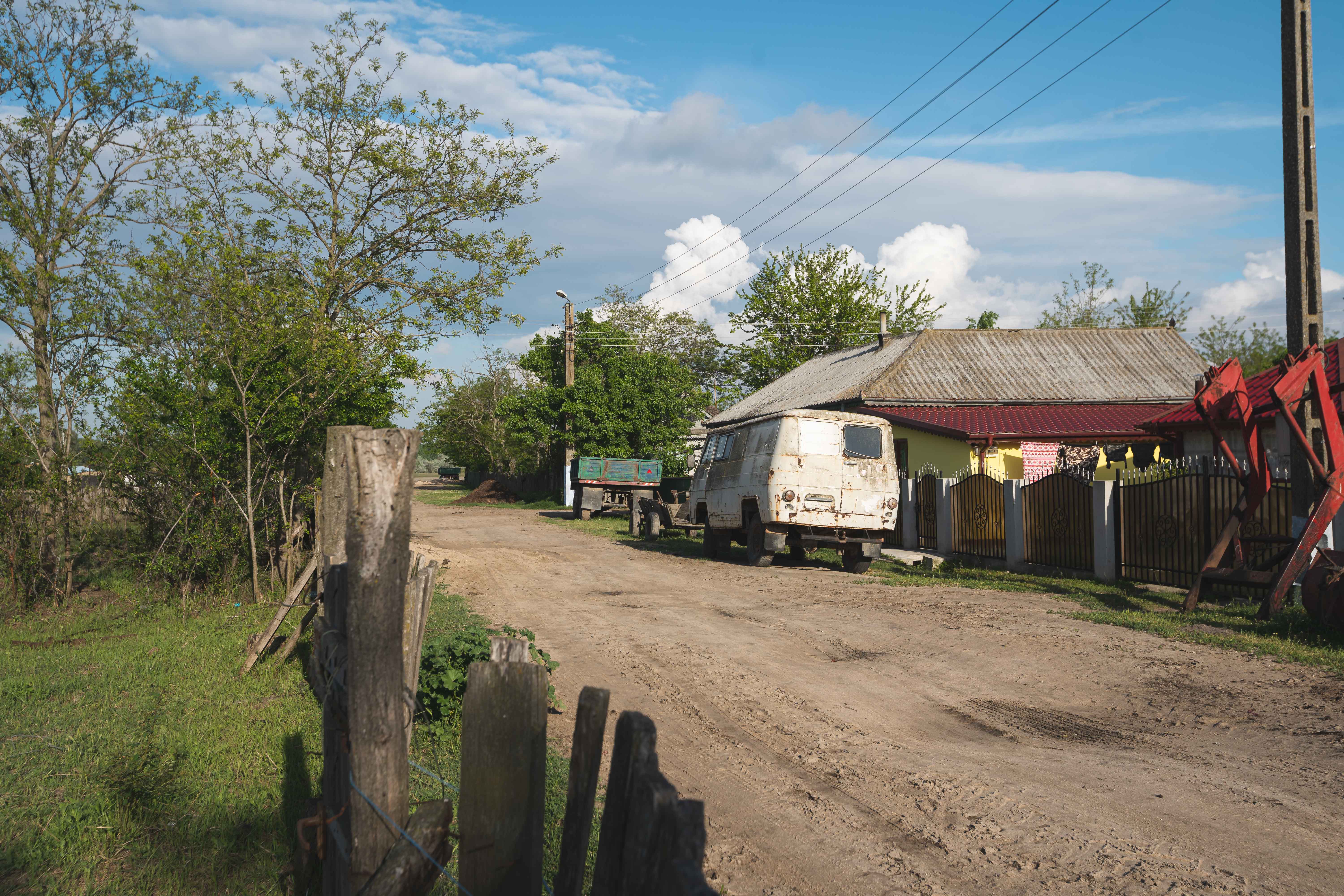 alongtheearth_Periprava_Street