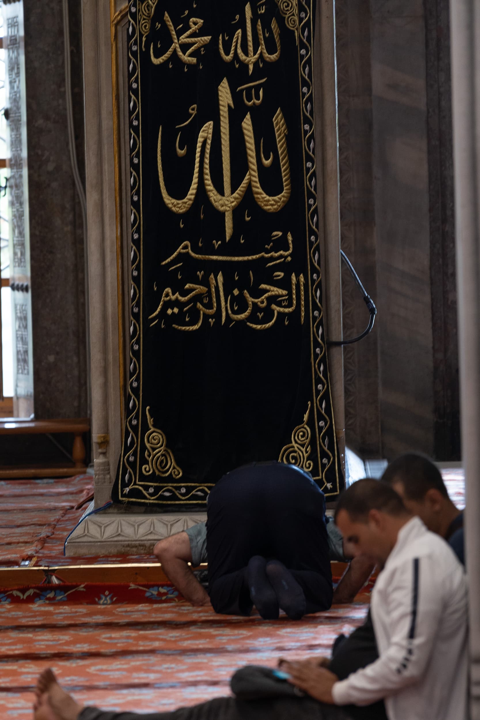 prayer at blue mosque Istanbul