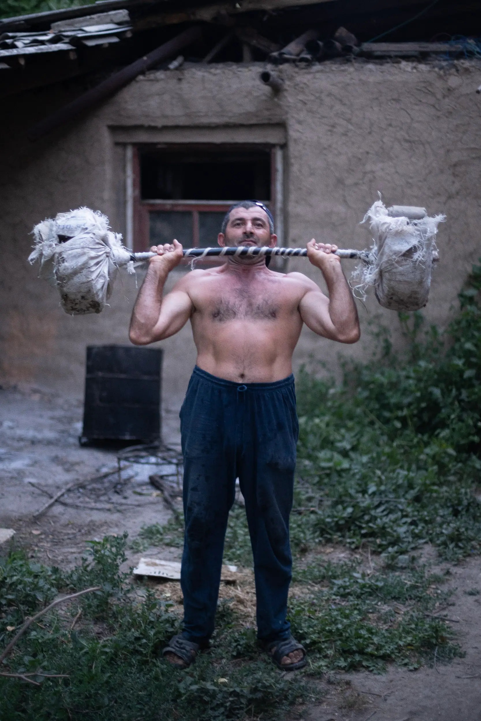 Azerbajiani man training