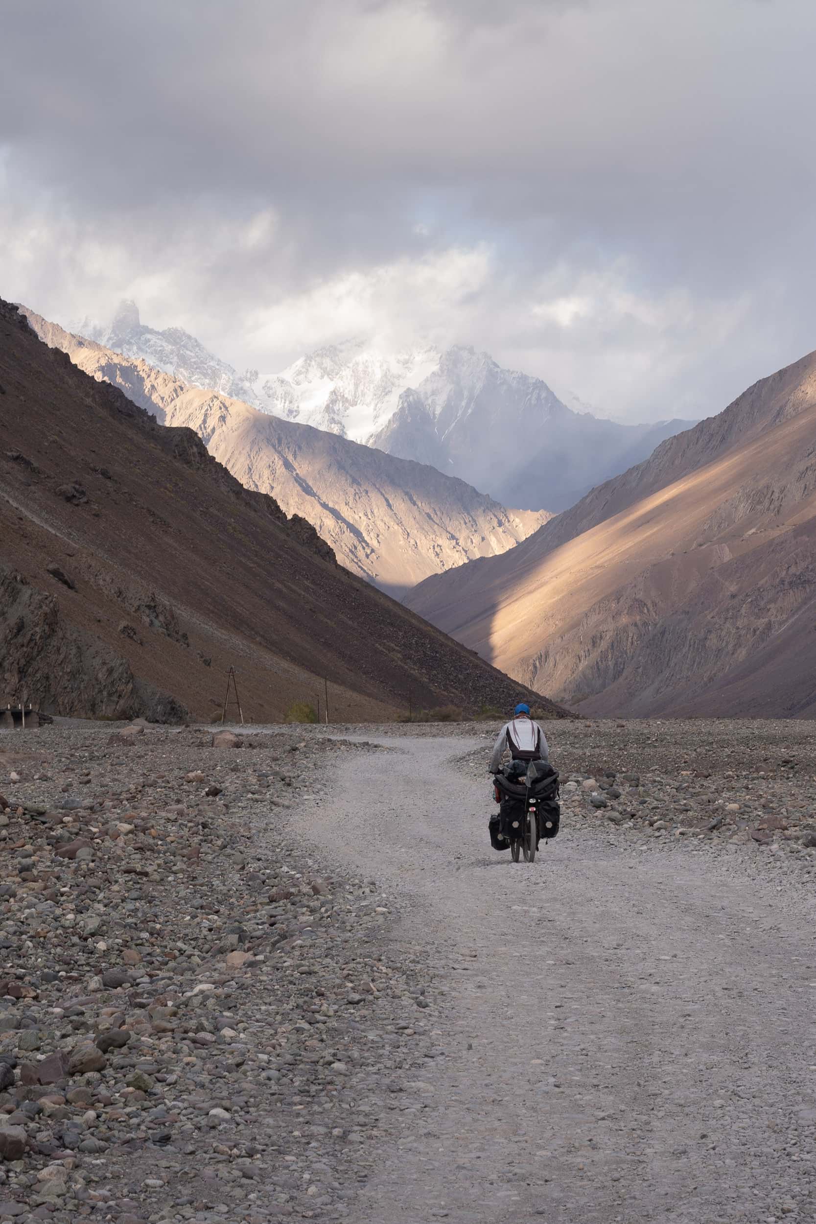 Cycle touring Bartang Tadjikistan